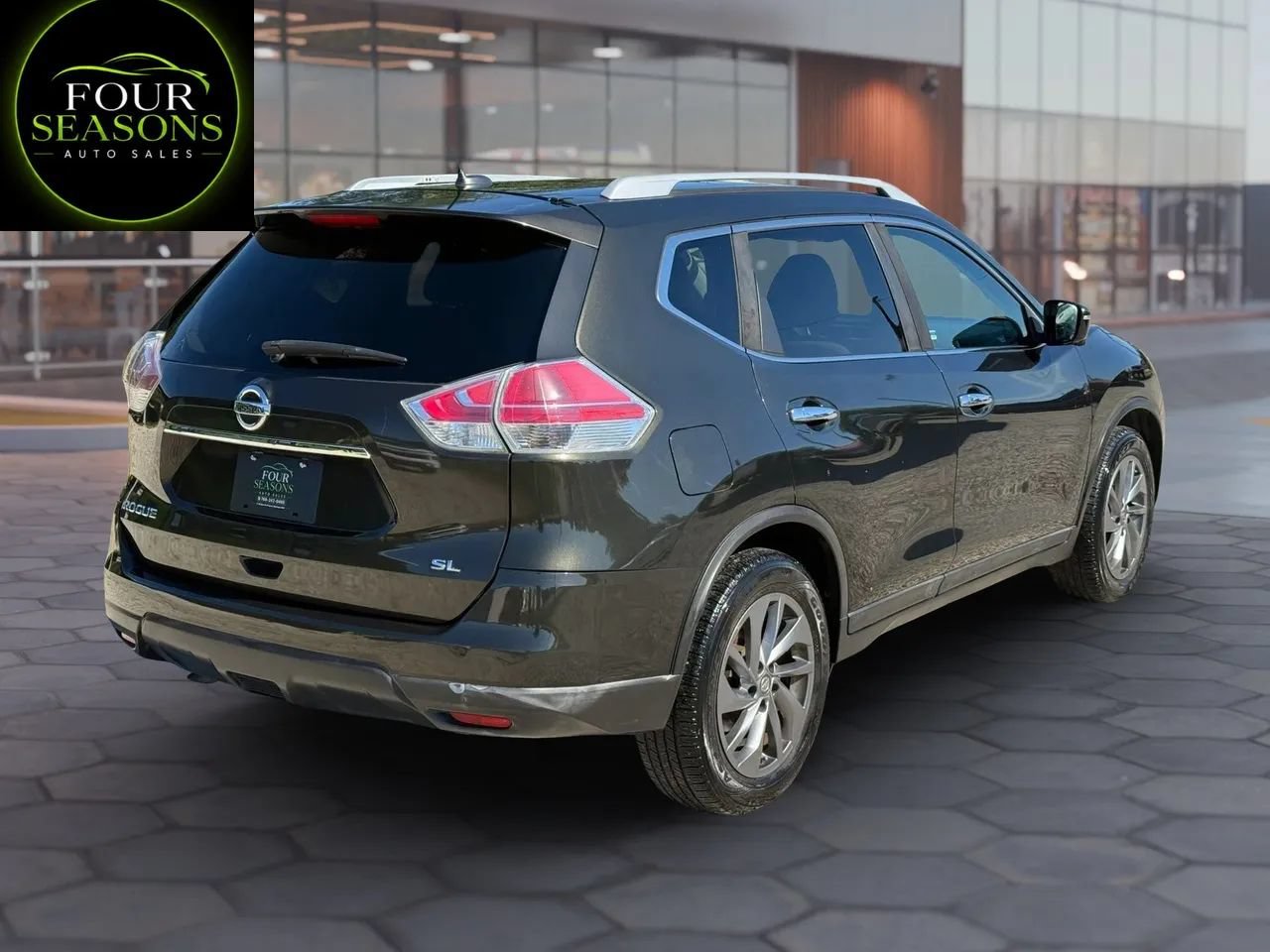 Used 2016 Nissan Rogue SL w/ SL Premium Package FWD image 3