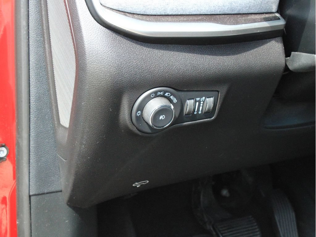 Certified 2023 Jeep Compass Latitude w/ Sun and Sound Group AWD/4WD image 15