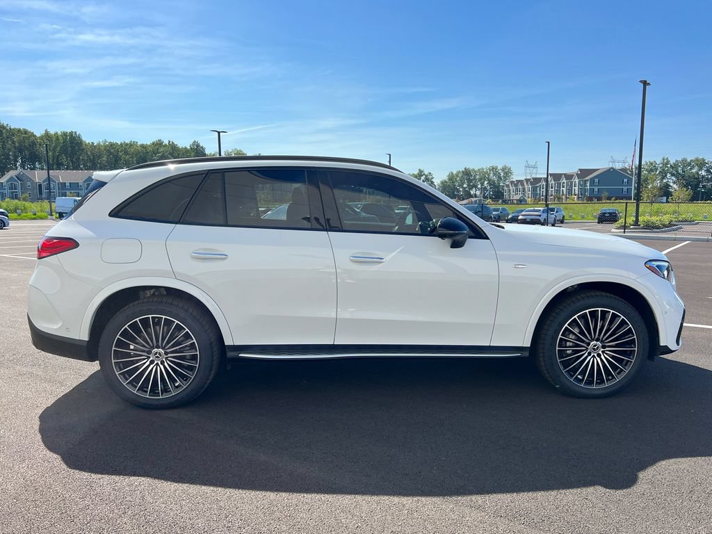Used 2025 Mercedes-Benz GLC 350e 4MATIC image 9