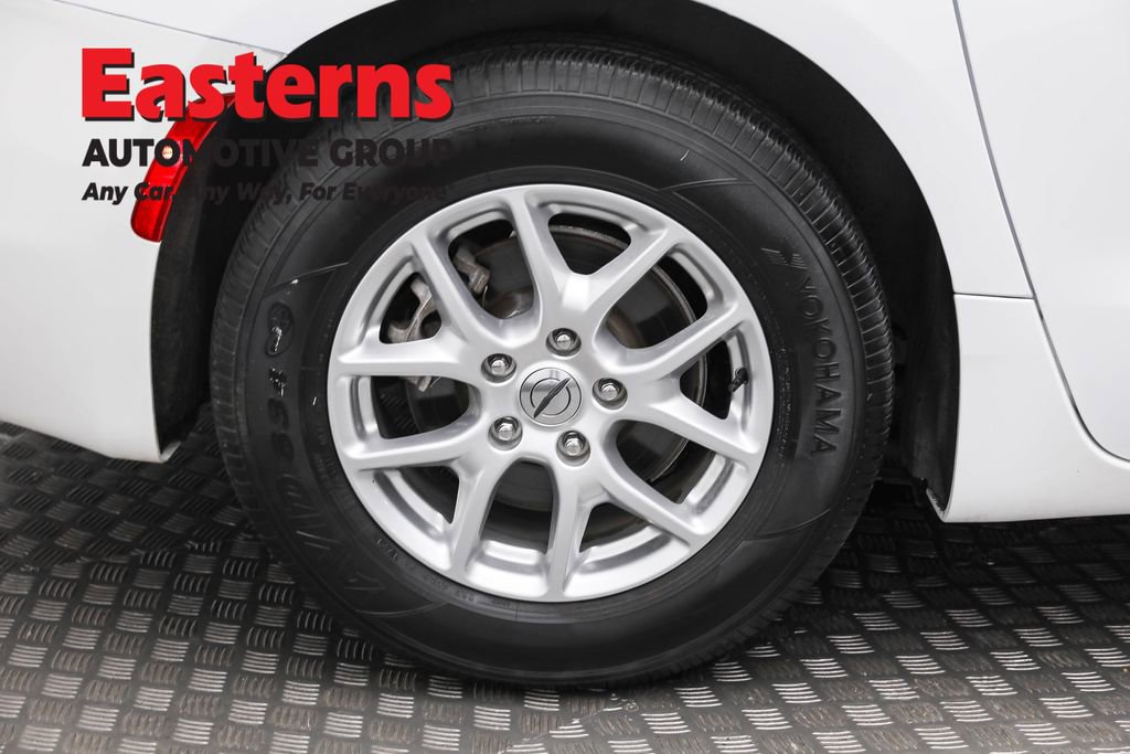 Used 2022 Chrysler Voyager LX image 28