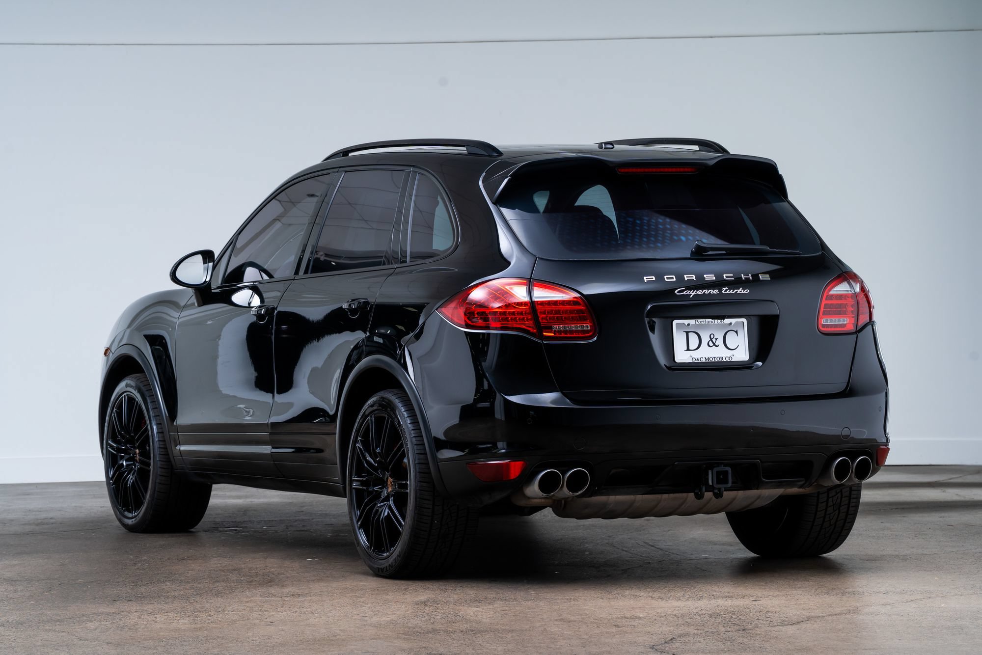 Used 2014 Porsche Cayenne Turbo w/ Comfort Plus Package (PU4) AWD/4WD image 4