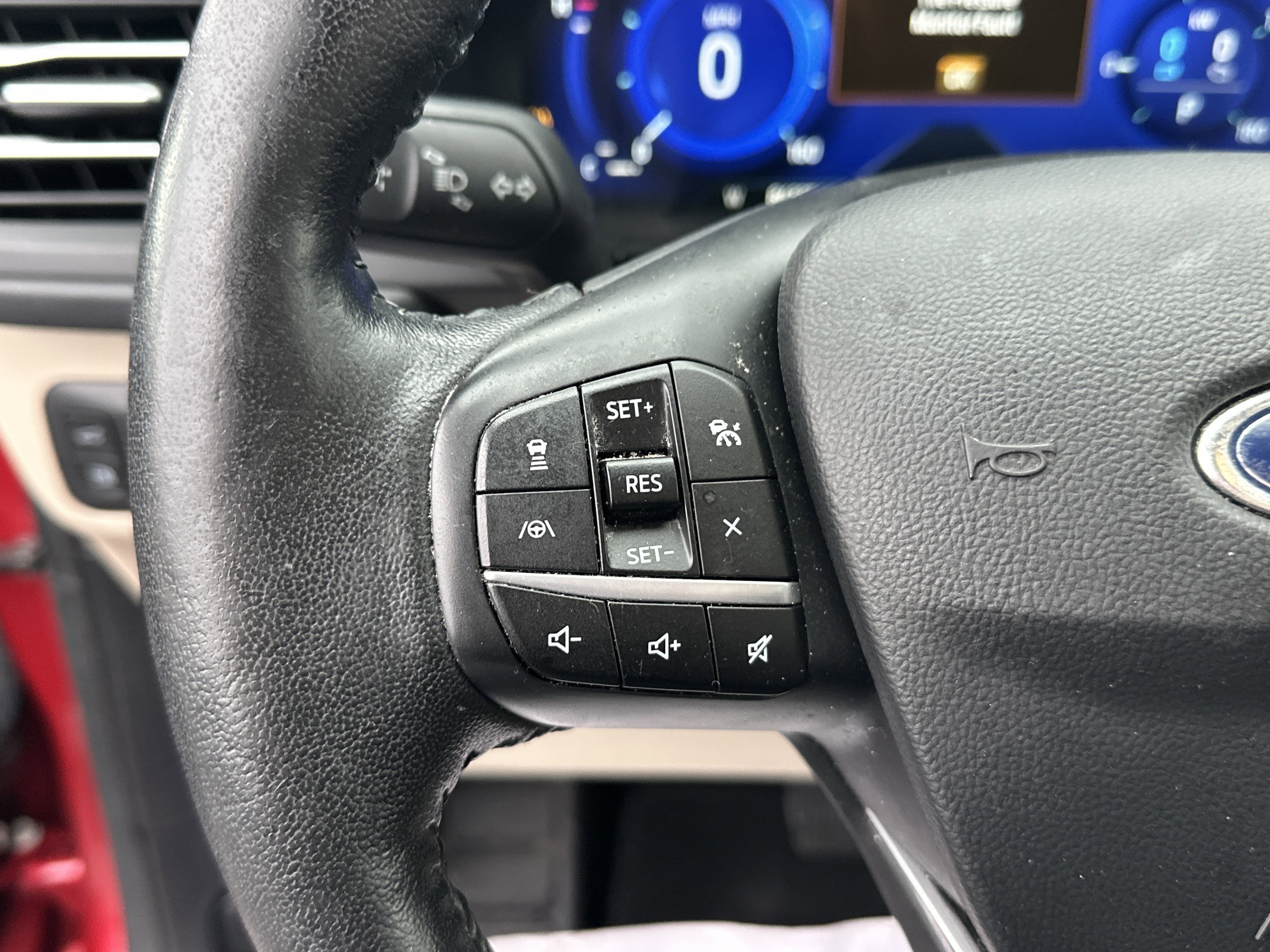 Used 2020 Ford Escape Titanium image 17