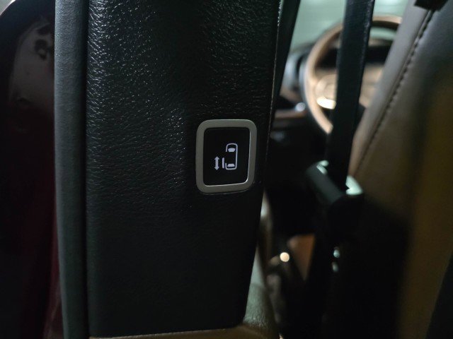 Used 2021 Chrysler Pacifica Limited w/ Uconnect Theater Family Group FWD image 22