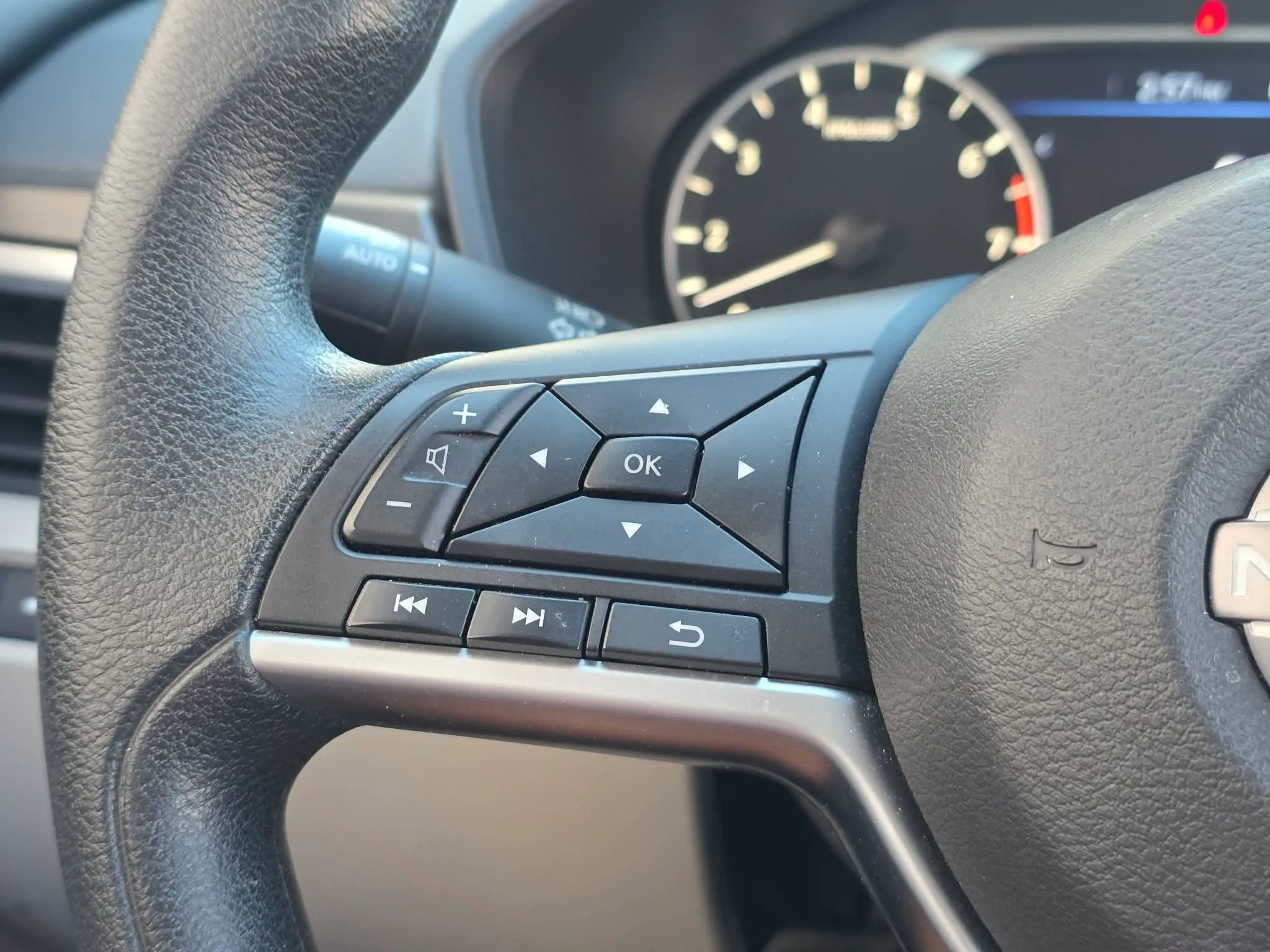 Used 2025 Nissan Altima 2.5 SV image 18