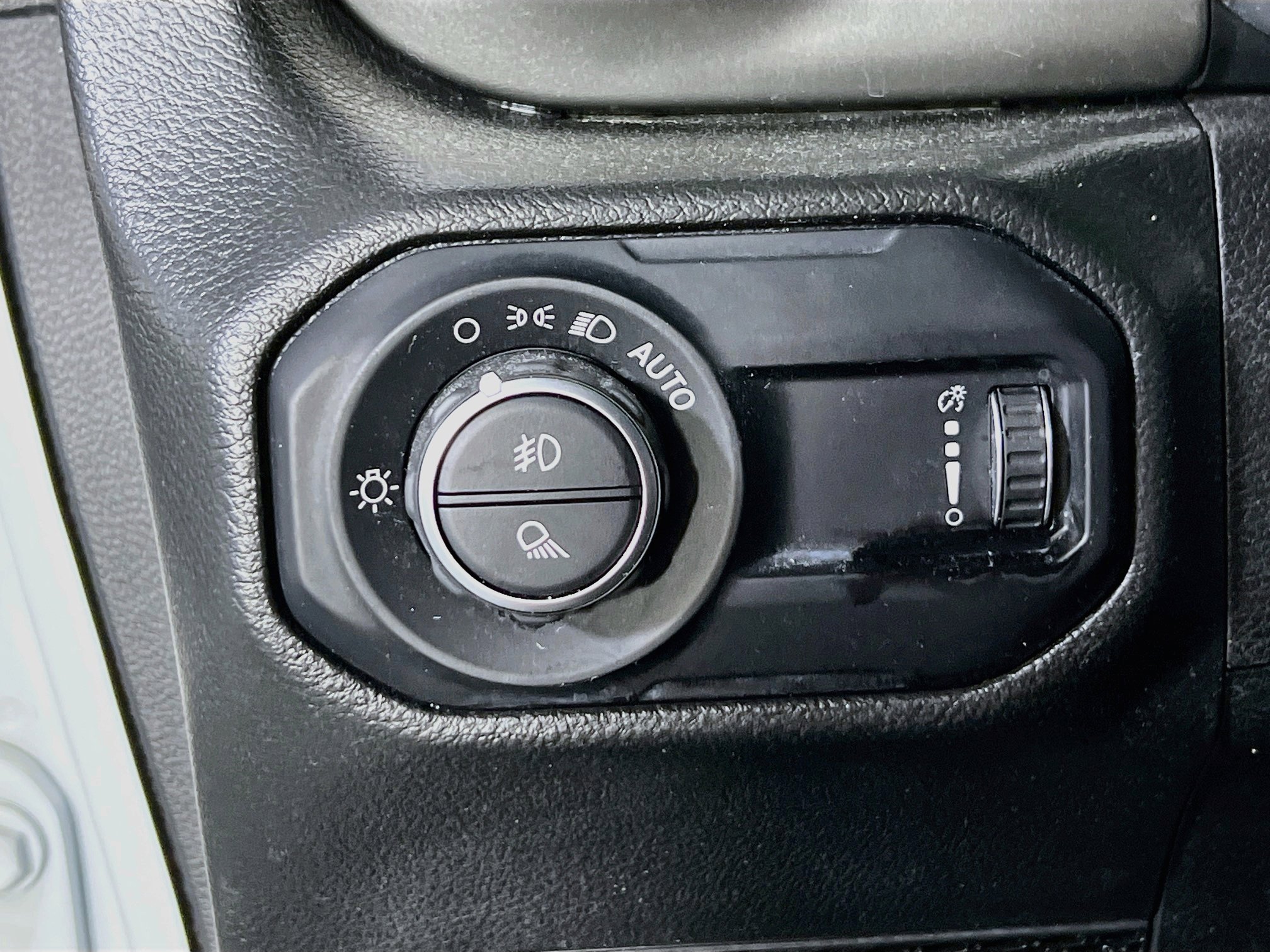 Used 2023 Jeep Gladiator Overland AWD/4WD image 10