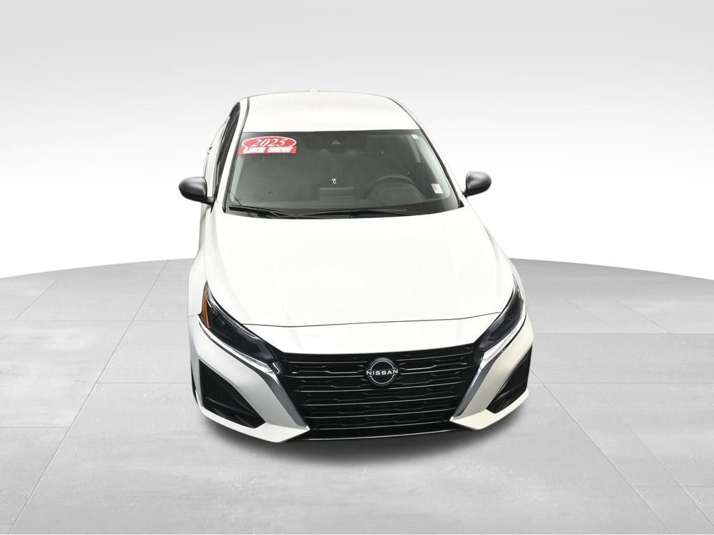 Used 2025 Nissan Altima 2.5 SV FWD image 42