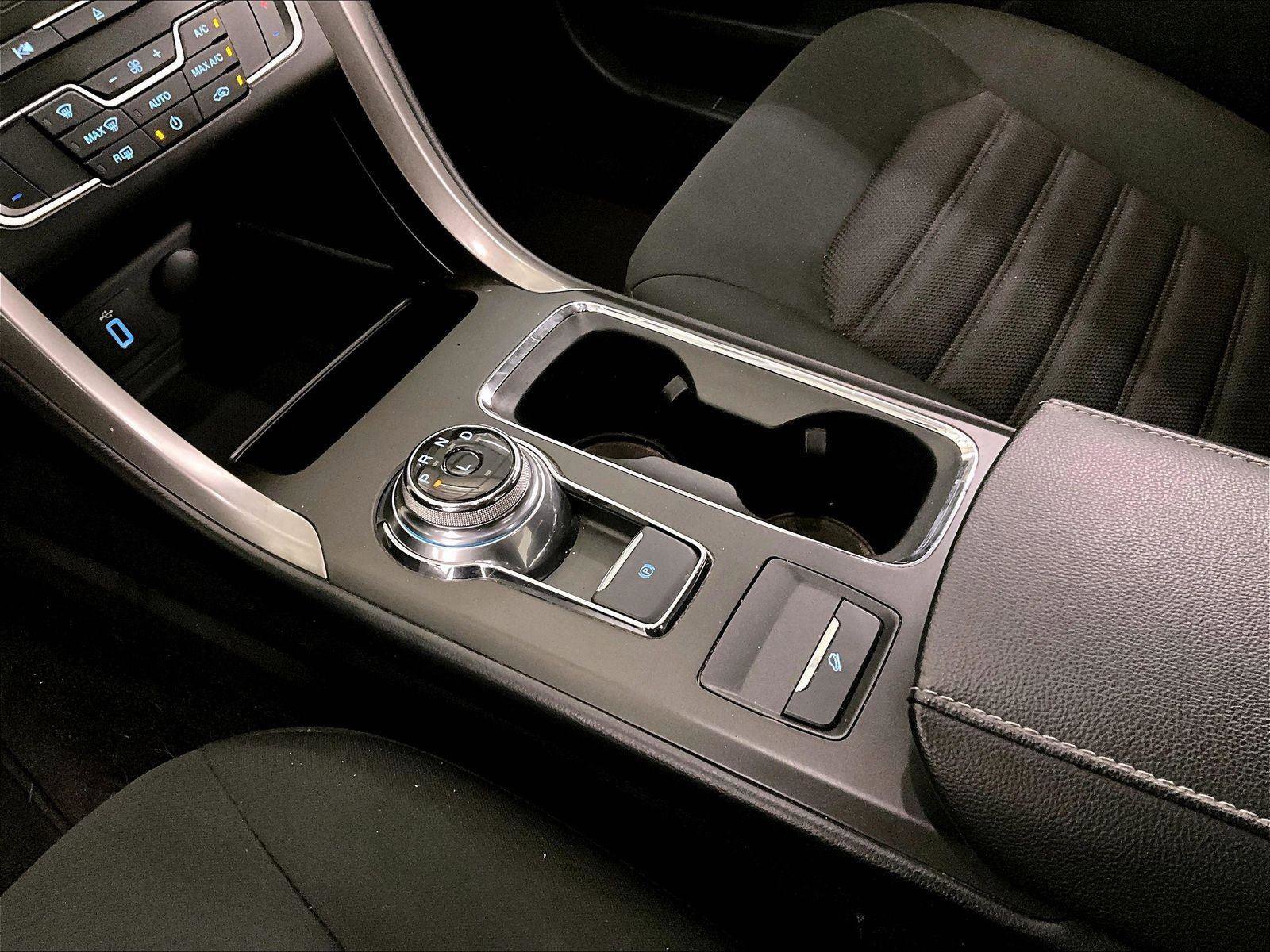 Used 2018 Ford Fusion SE w/ Fusion SE Technology Package image 16