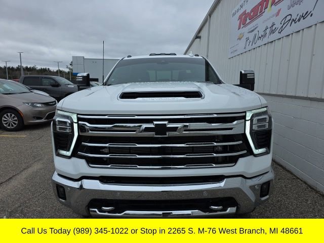 Used 2024 Chevrolet Silverado 2500 LTZ w/ LTZ Convenience Package image 3
