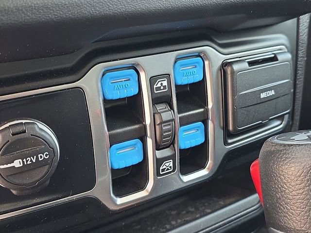 Used 2024 Jeep Wrangler Unlimited Sahara image 18