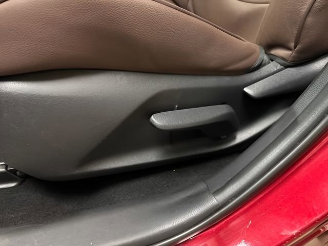 Used 2019 Toyota RAV4 XLE w/ Phone Cable & Charge Package image 34