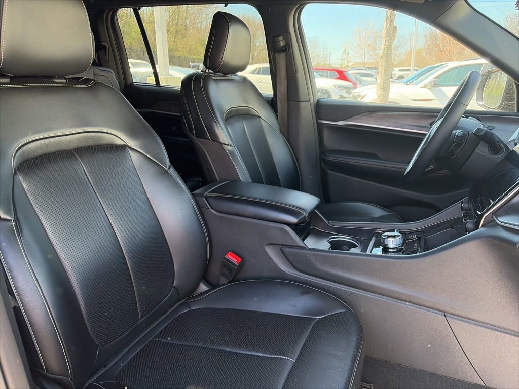 Used 2024 Jeep Grand Cherokee L Limited w/ Luxury Tech Group II image 29