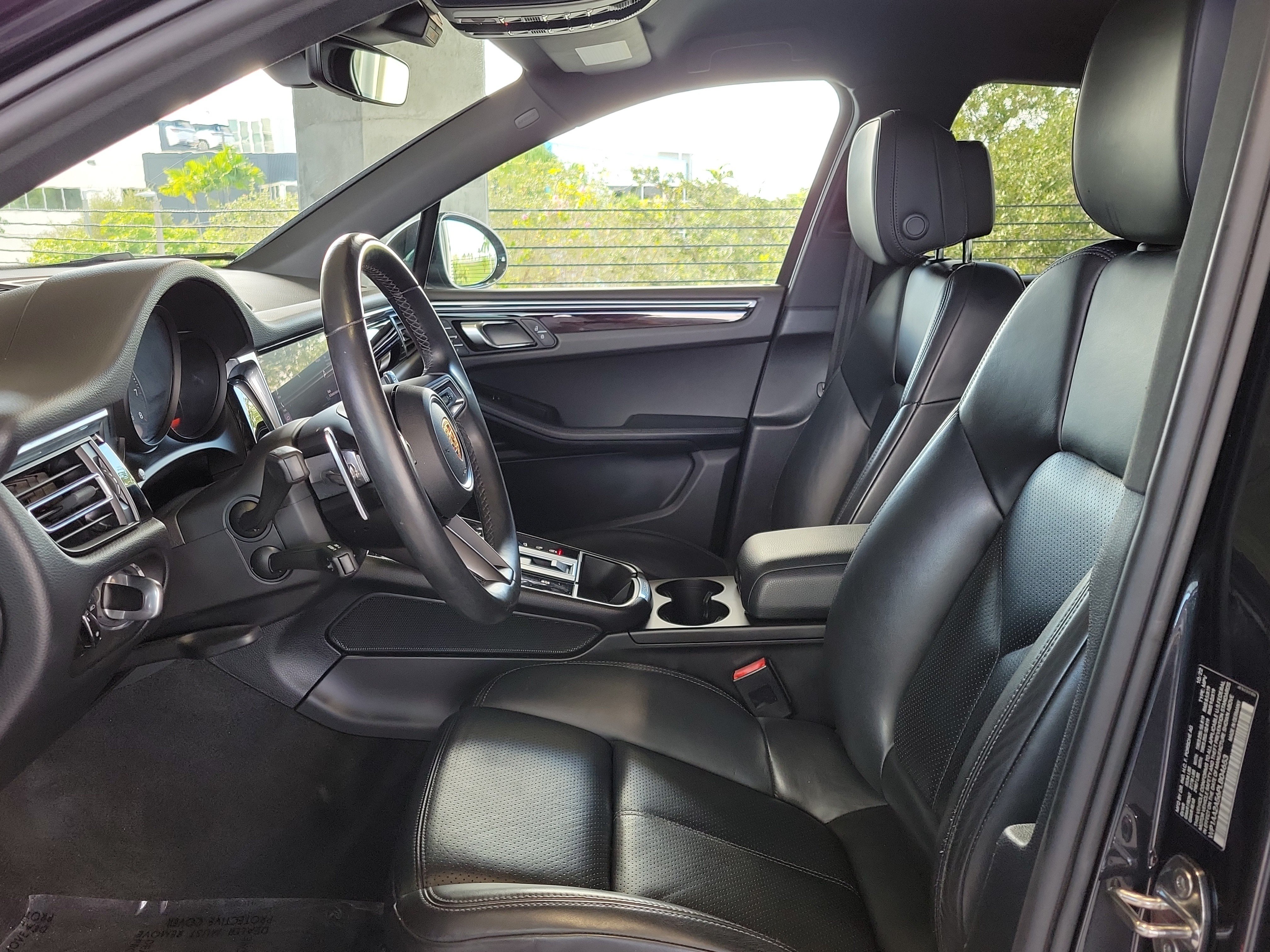 Used 2023 Porsche Macan Turbo AWD/4WD image 18