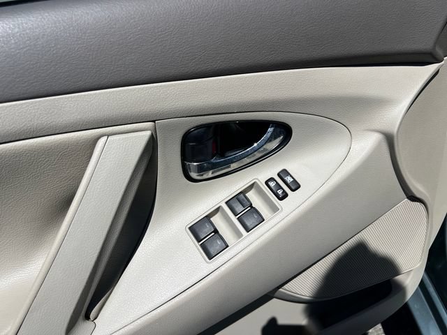 Used 2010 Toyota Camry LE FWD image 29