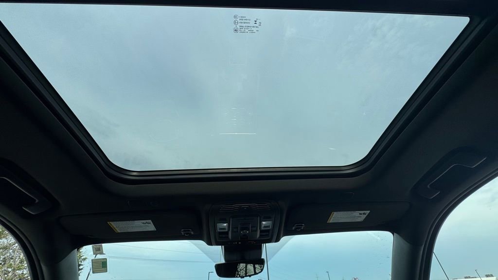 Used 2024 GMC Yukon Denali w/ Denali Reserve Package image 17