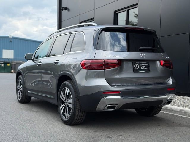 Used 2026 Mercedes-Benz GLB 250 4MATIC image 5