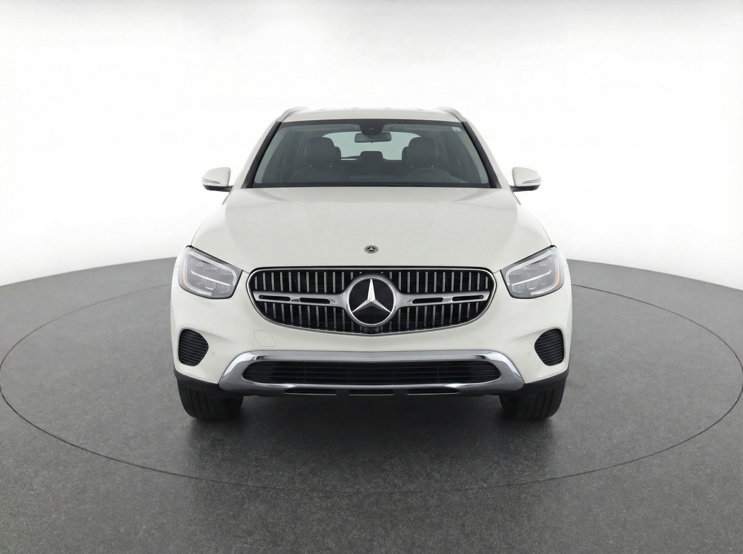 Used 2024 Mercedes-Benz GLC 300 image 2