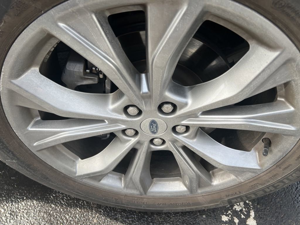 Used 2023 Ford Explorer XLT w/ Equipment Group 202A image 4