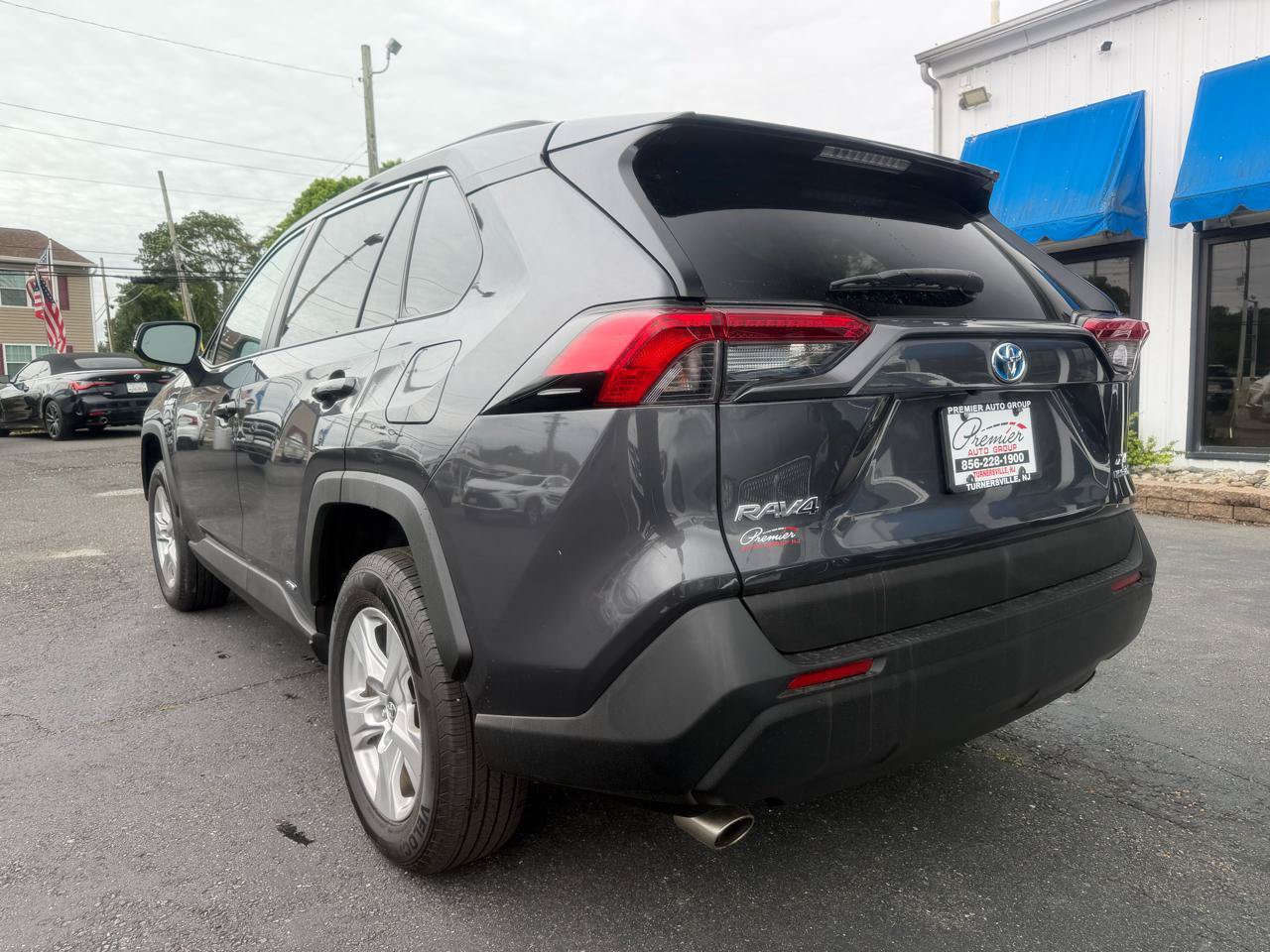 Used 2019 Toyota RAV4 XLE AWD/4WD image 6