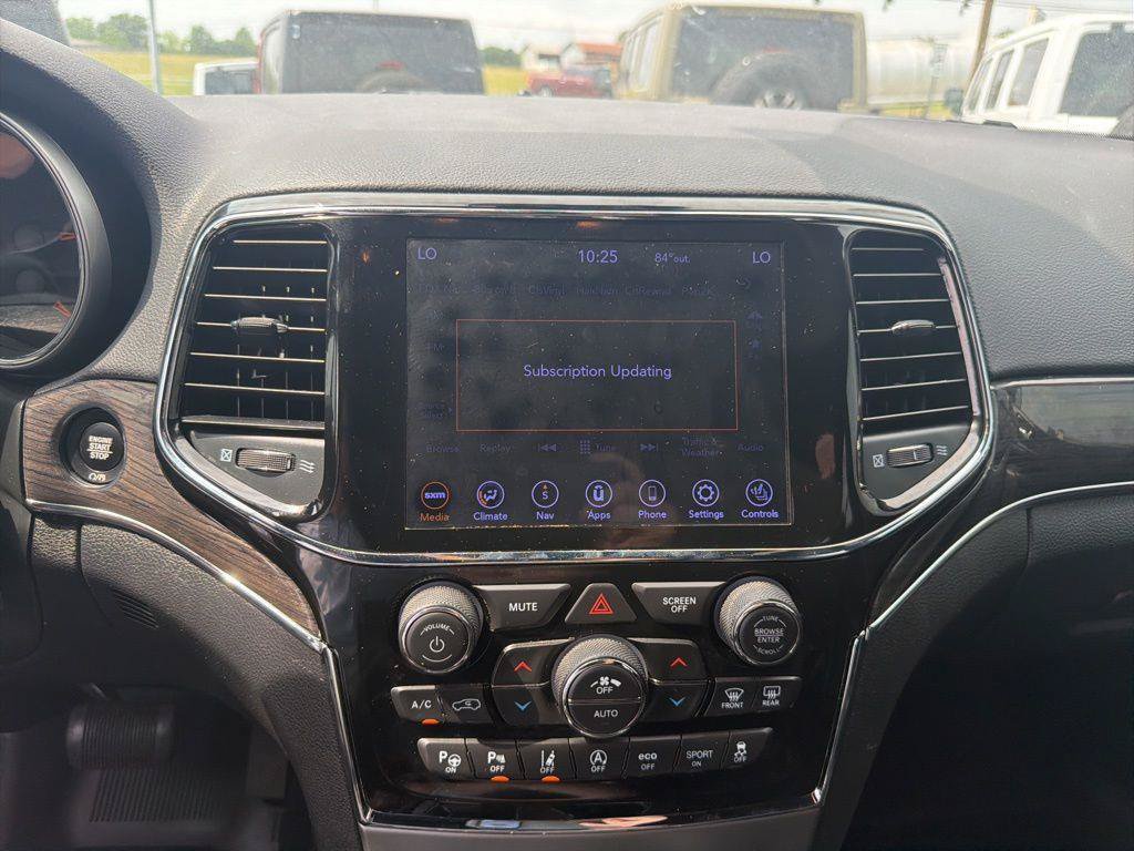 Used 2020 Jeep Grand Cherokee Overland AWD/4WD image 36