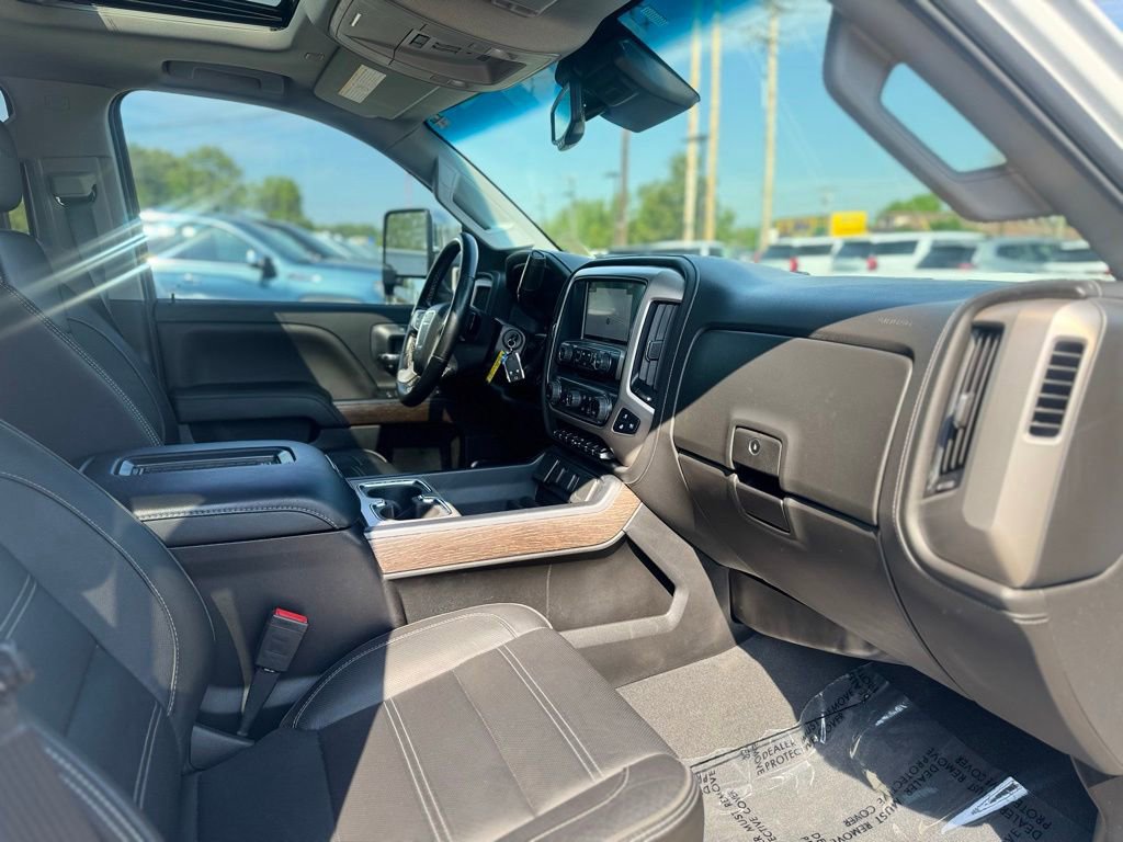 Used 2019 GMC Sierra 2500 Denali w/ Duramax Plus Package AWD/4WD image 9