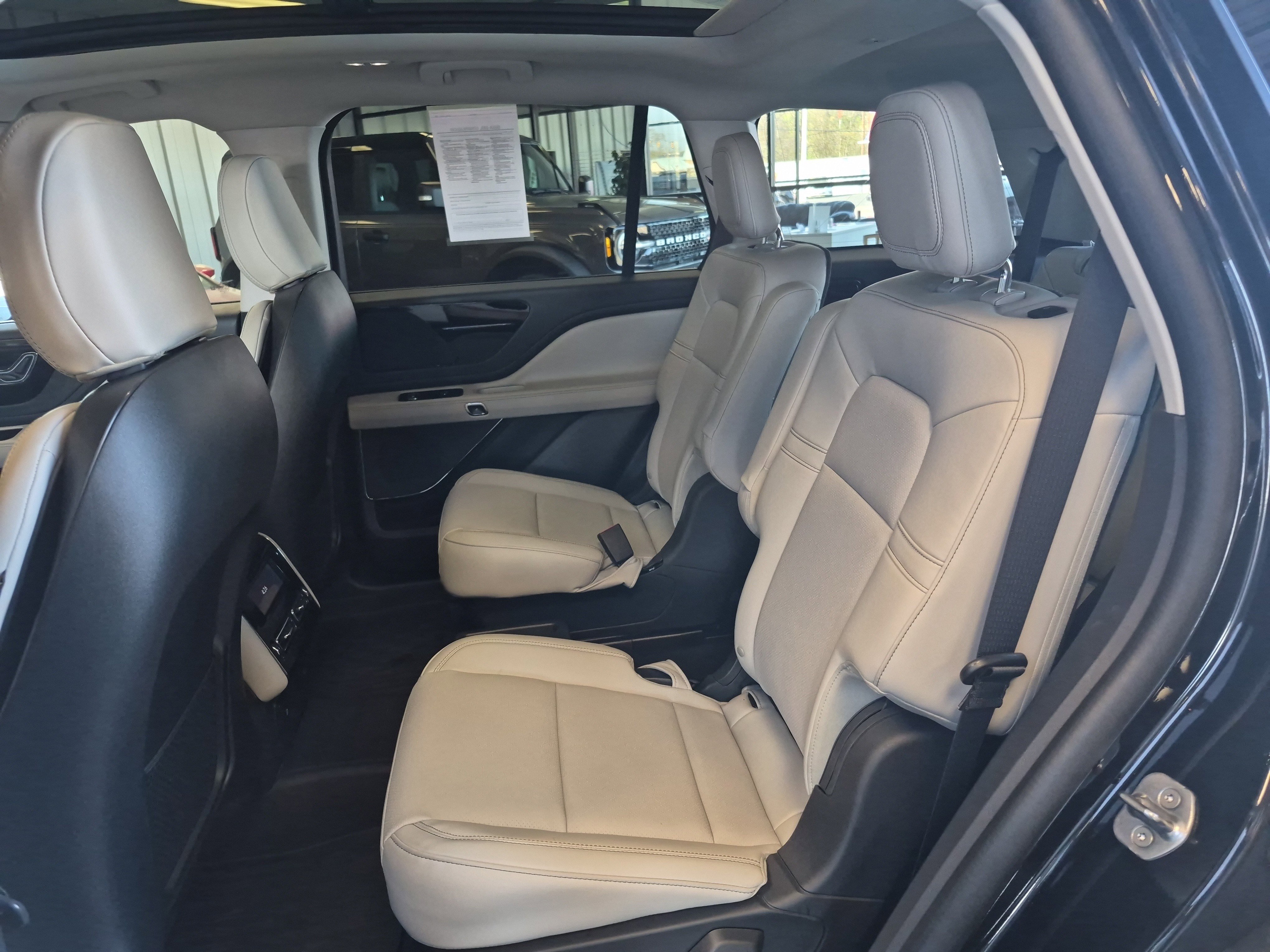 Used 2025 Lincoln Aviator AWD w/ Jet Appearance Package image 15