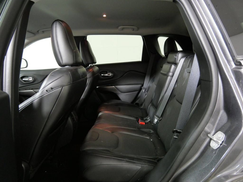 Used 2019 Jeep Cherokee Limited w/ Luxury Group AWD/4WD image 13
