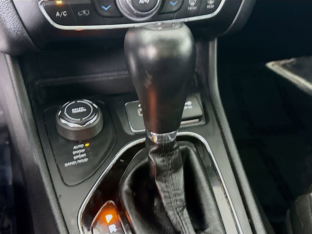 Used 2020 Jeep Cherokee Limited AWD/4WD image 10