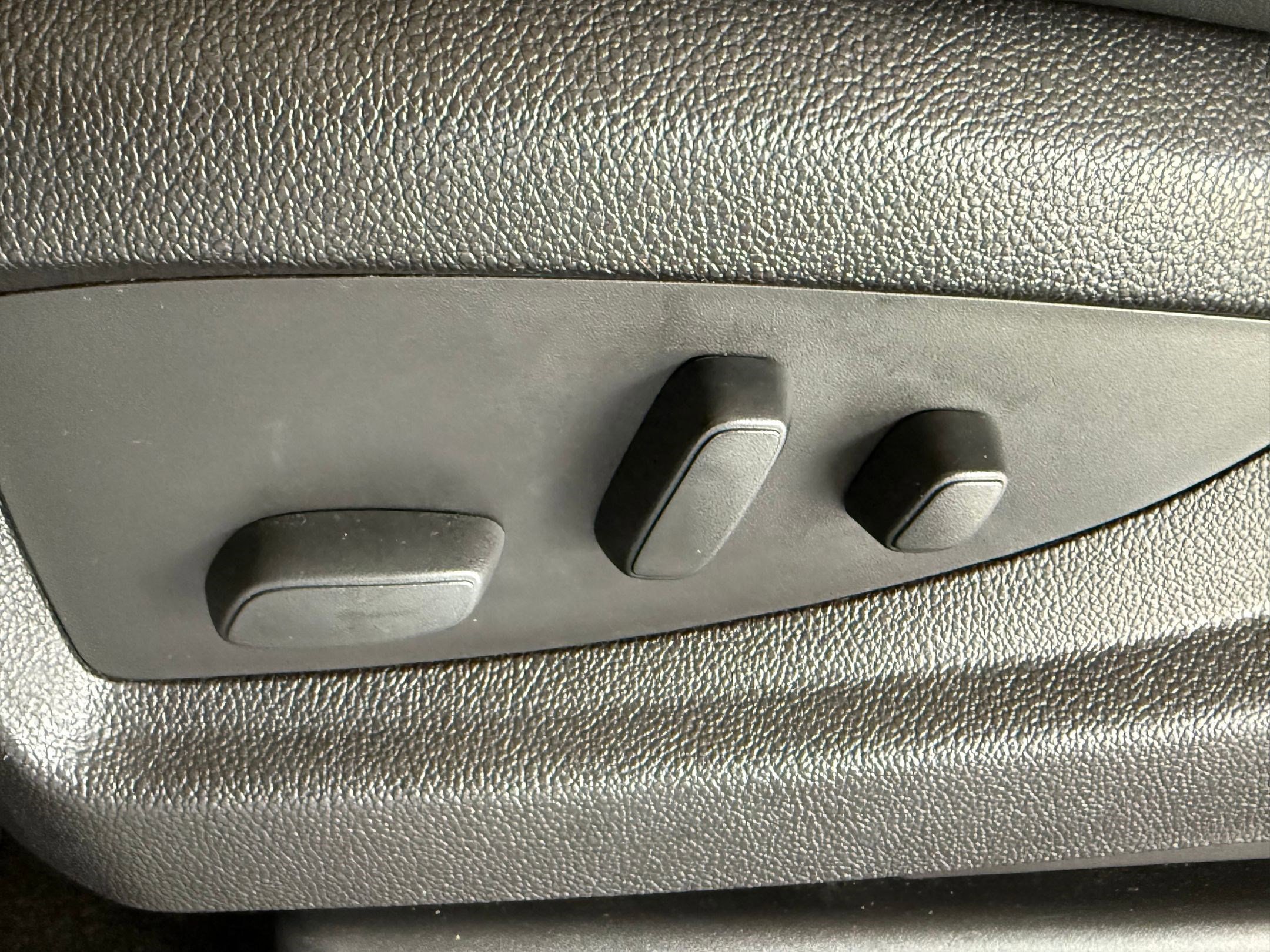 Used 2016 GMC Yukon Denali w/ Open Road Package image 10