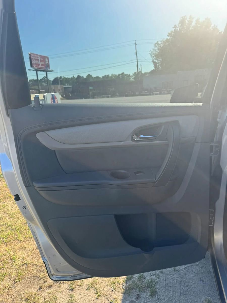 Used 2017 Chevrolet Traverse LS FWD image 14