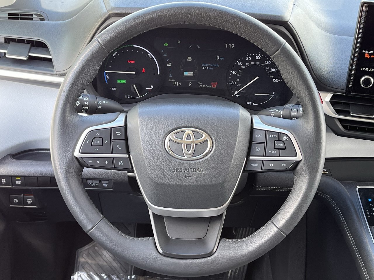 Used 2025 Toyota Sienna XLE FWD image 11