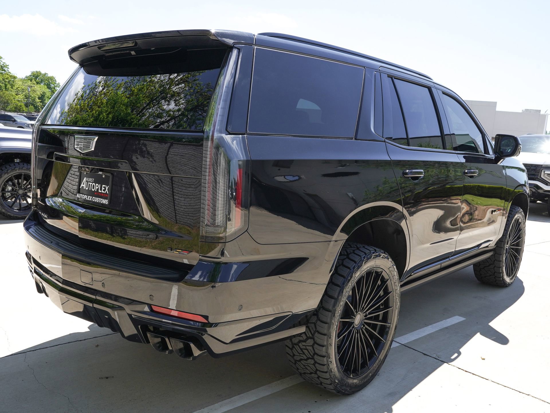 Used 2026 Cadillac Escalade V w/ LPO, ONYX Package image 6