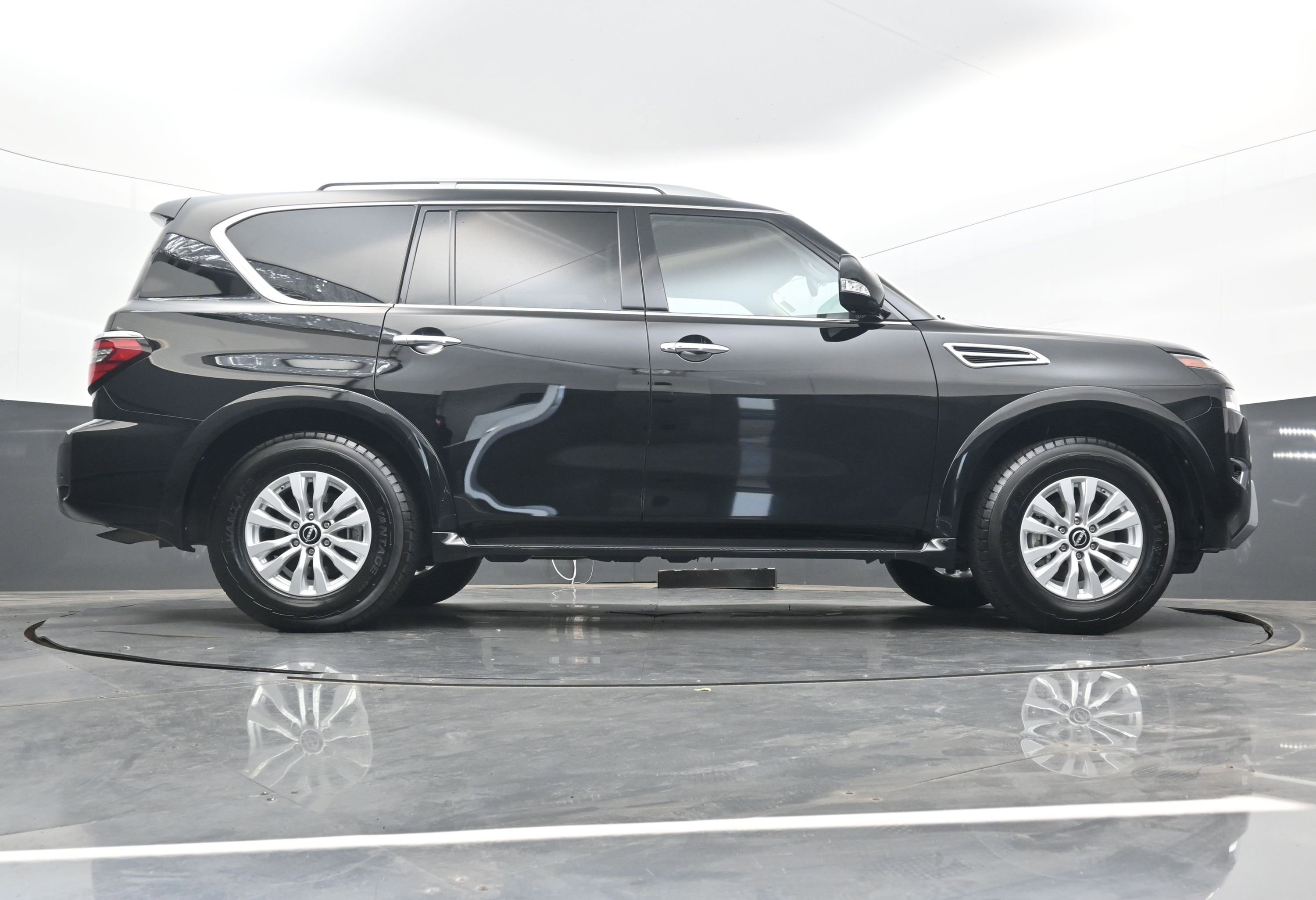 Used 2024 Nissan Armada SV image 28