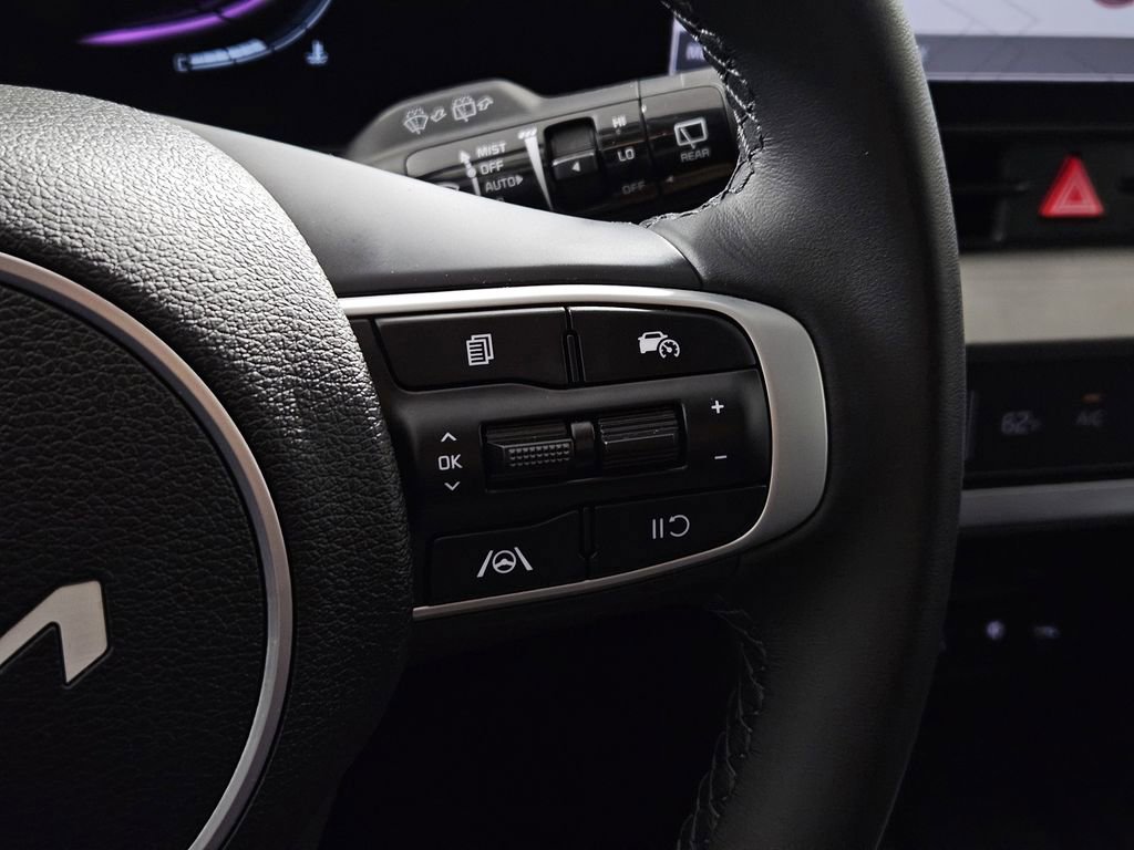 Used 2025 Kia Sportage EX image 18