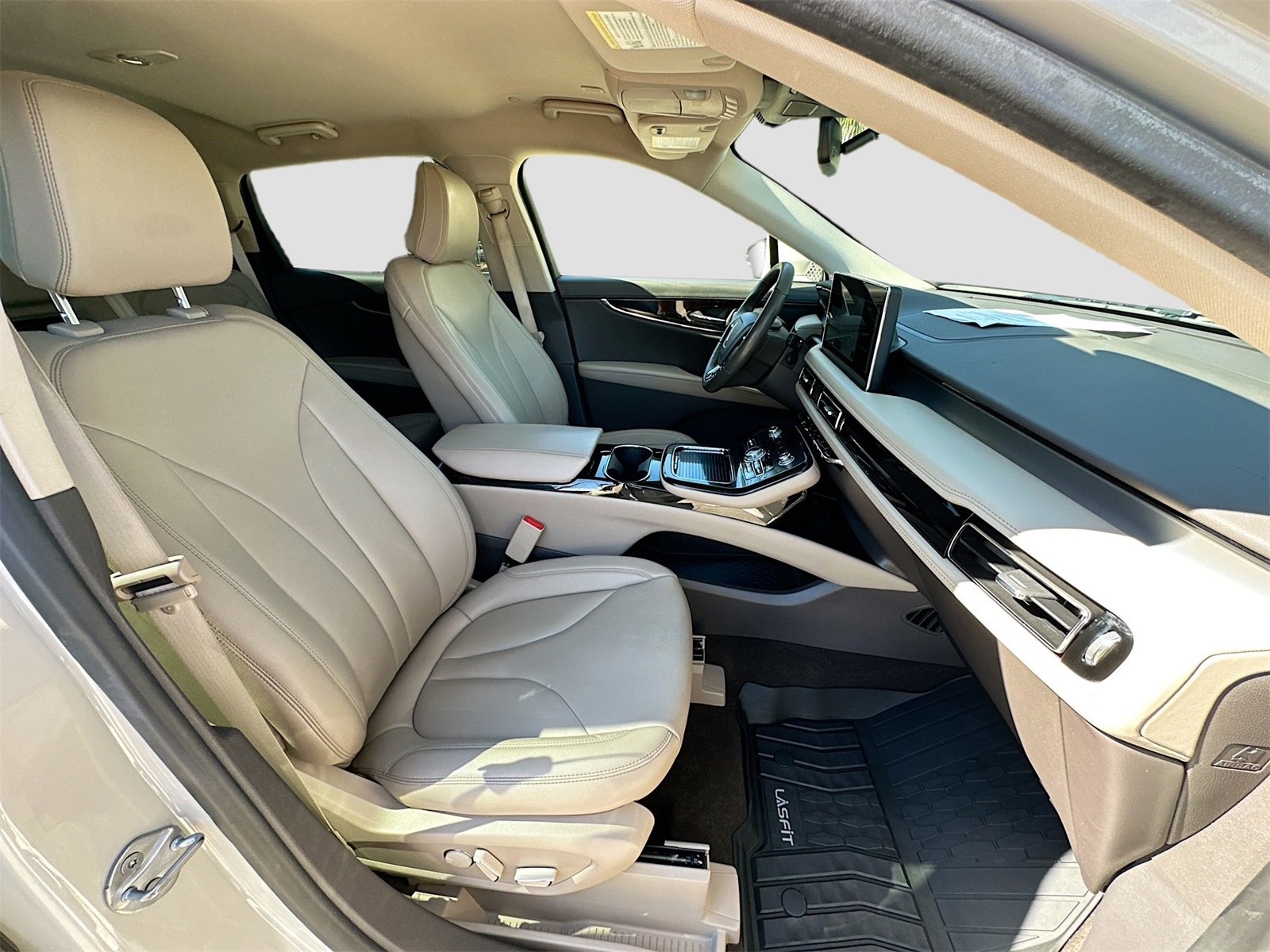 Used 2022 Lincoln Nautilus FWD w/ Premium Package image 28