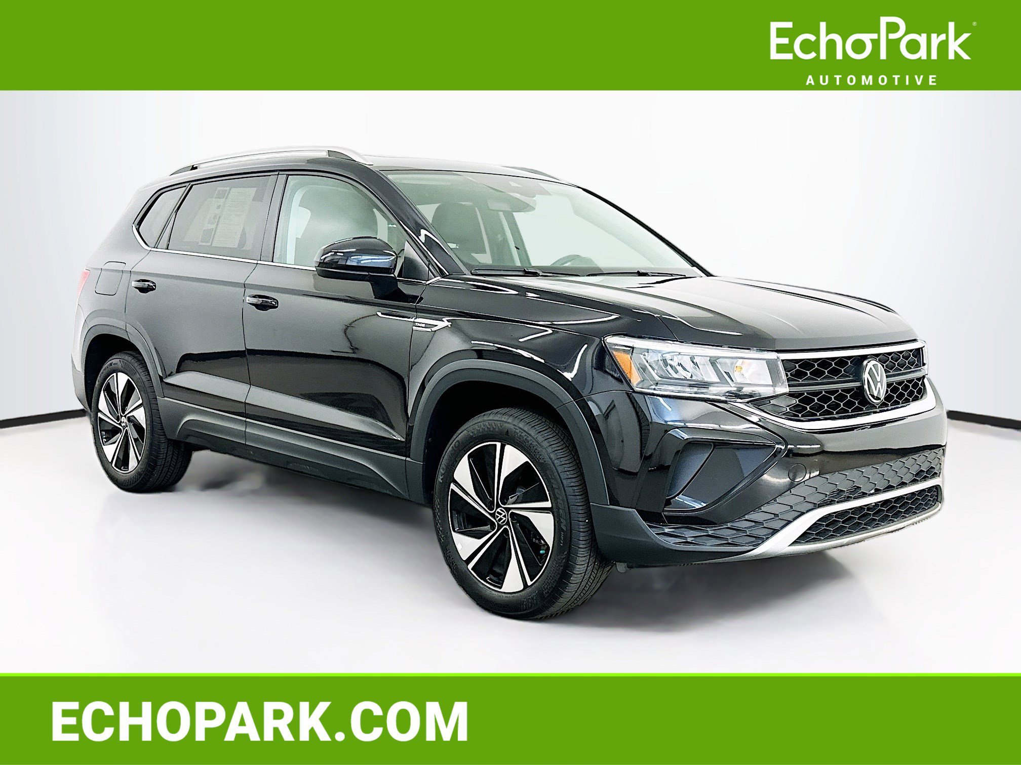 Used 2024 Volkswagen Taos SE w/ Panoramic Sunroof Package