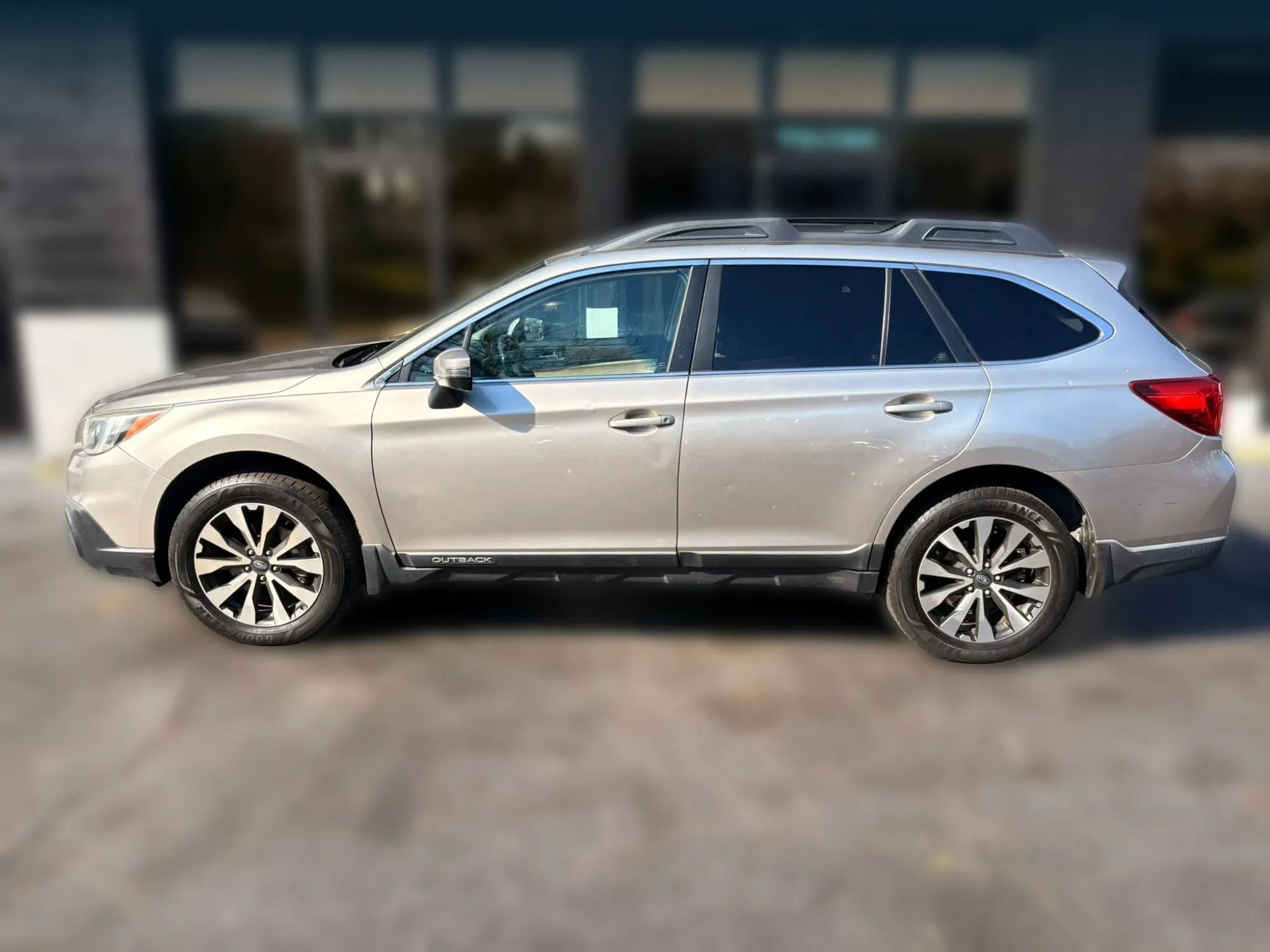Used 2016 Subaru Outback 2.5i Limited AWD/4WD image 2