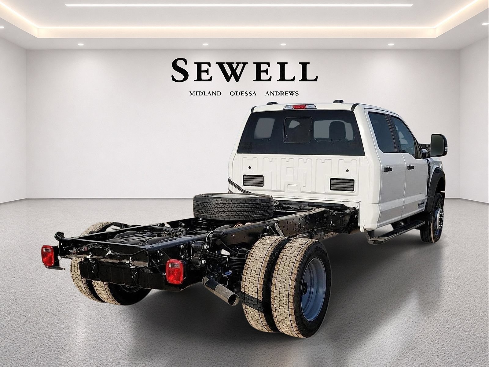 New 2027 Ford F550 4x4 Crew Cab image 4