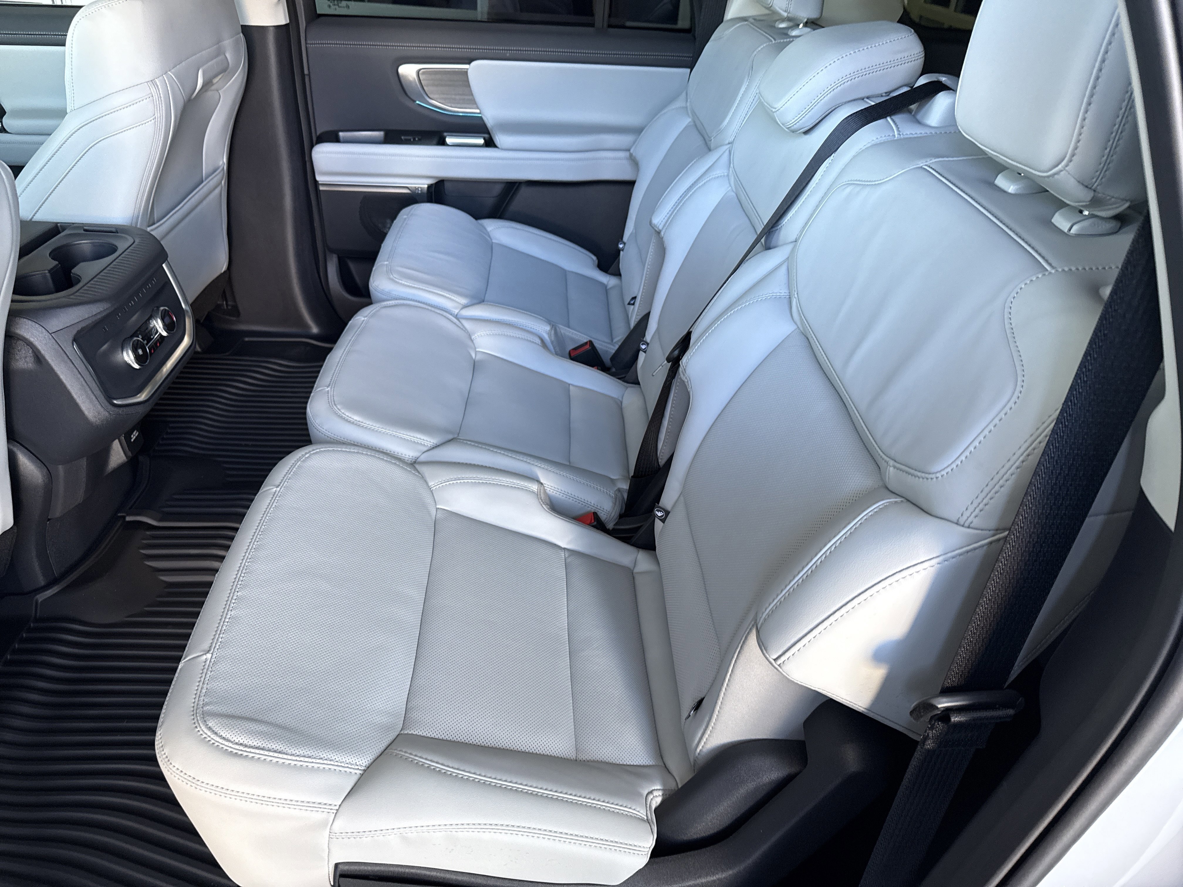 Certified 2025 Ford Expedition Max Platinum image 16