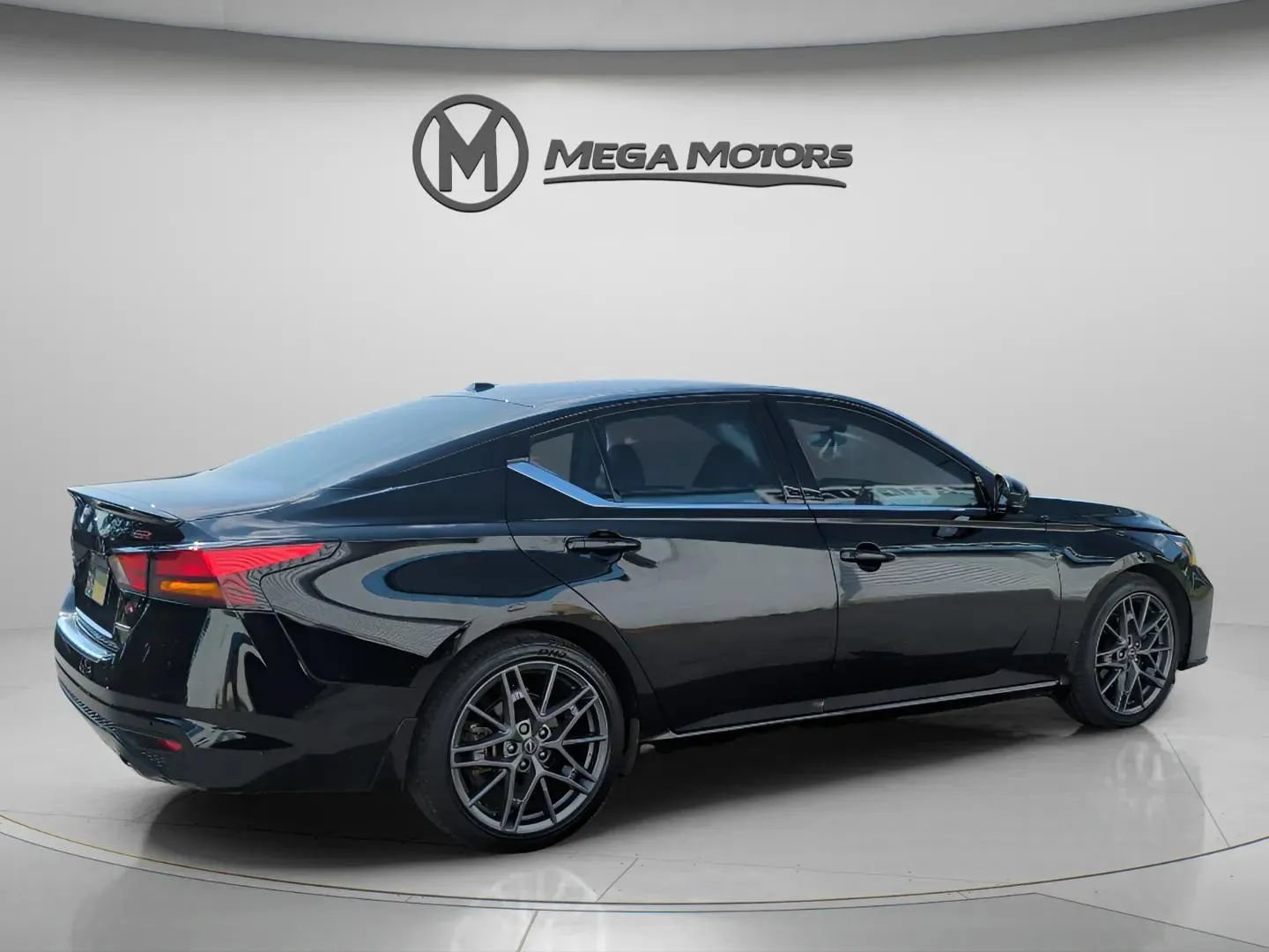 Used 2023 Nissan Altima 2.0 SR FWD image 8