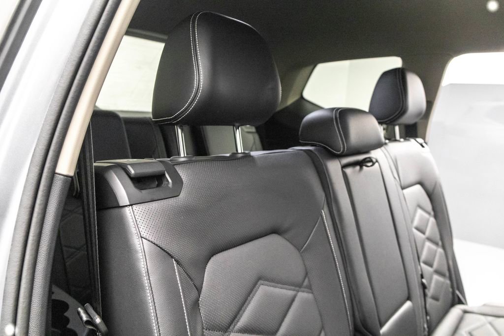 Used 2024 Volkswagen Atlas SE image 29