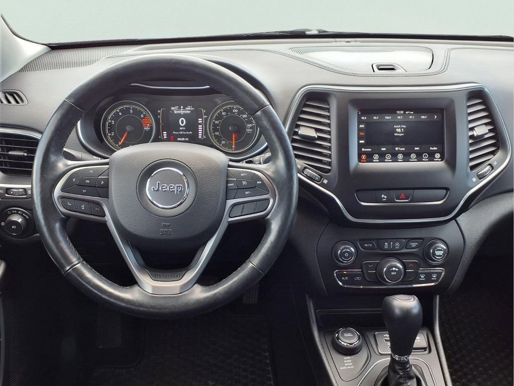 Used 2020 Jeep Cherokee Latitude Plus w/ Cold Weather Group AWD/4WD image 4