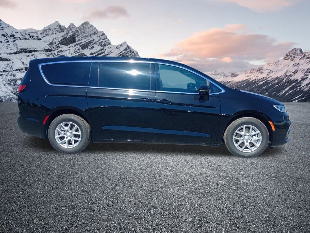 New 2026 Chrysler Pacifica Select image 4