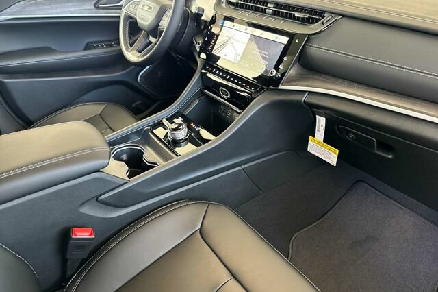 New 2026 Jeep Grand Cherokee Limited w/ Limited Altitude Package AWD/4WD image 13