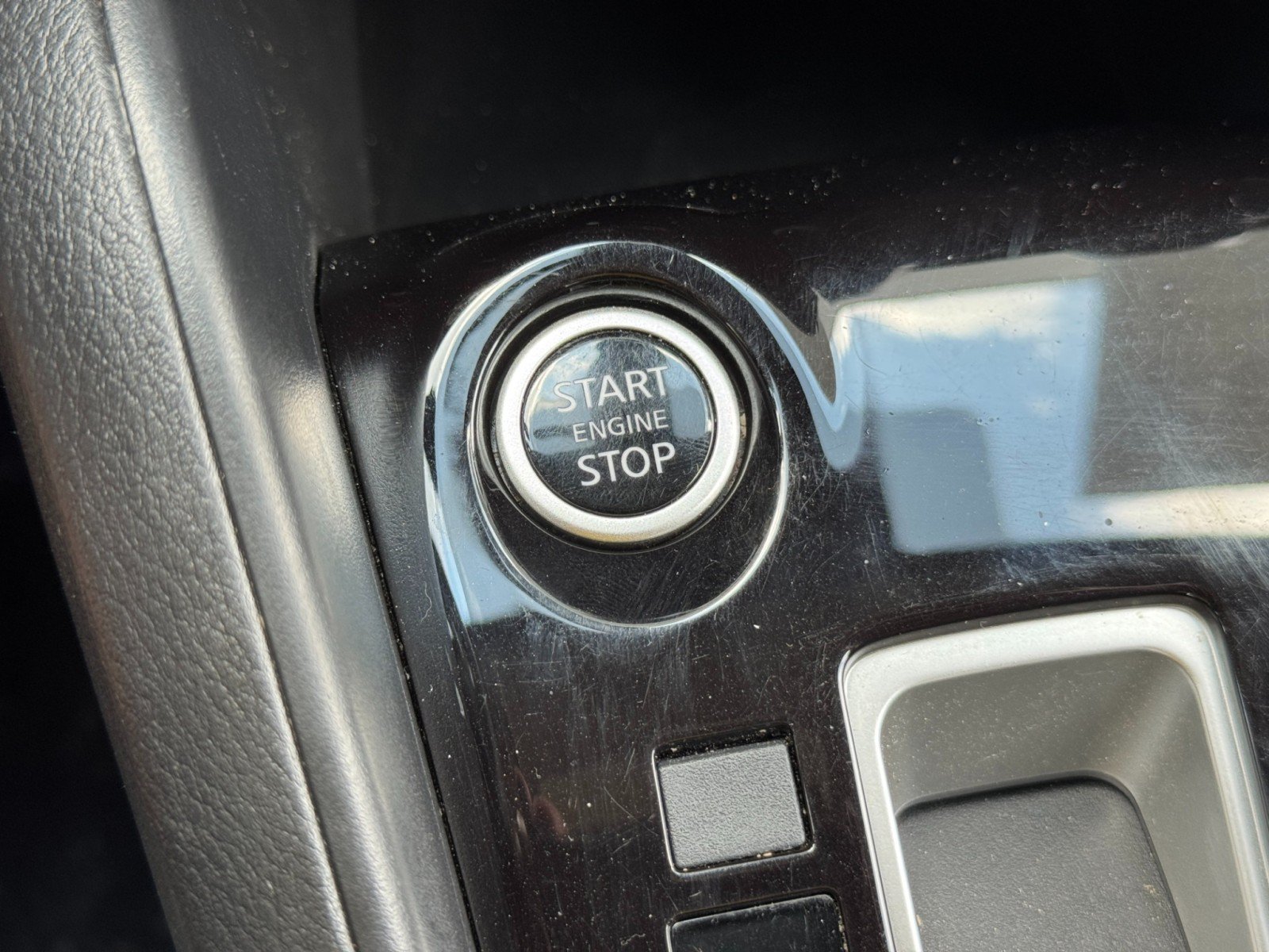 Used 2021 Nissan Versa SV FWD image 25