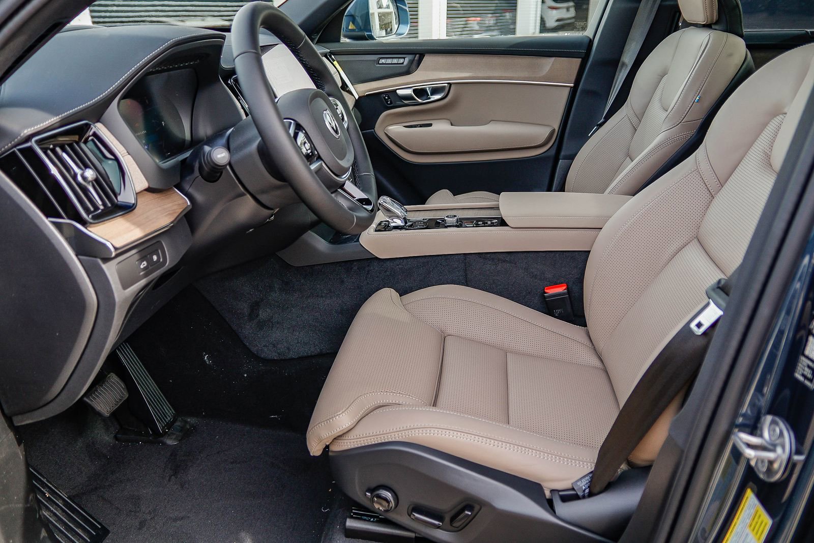 New 2026 Volvo XC90 T8 Ultra w/ Protection Package Premier image 19