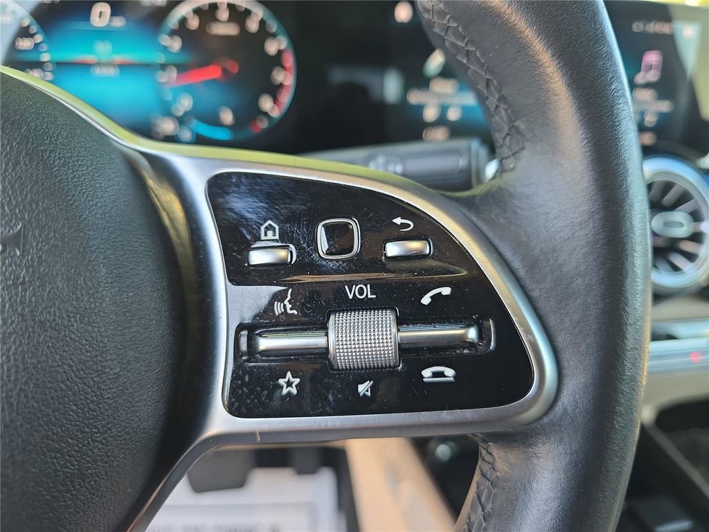 Used 2022 Mercedes-Benz GLB 250 image 19
