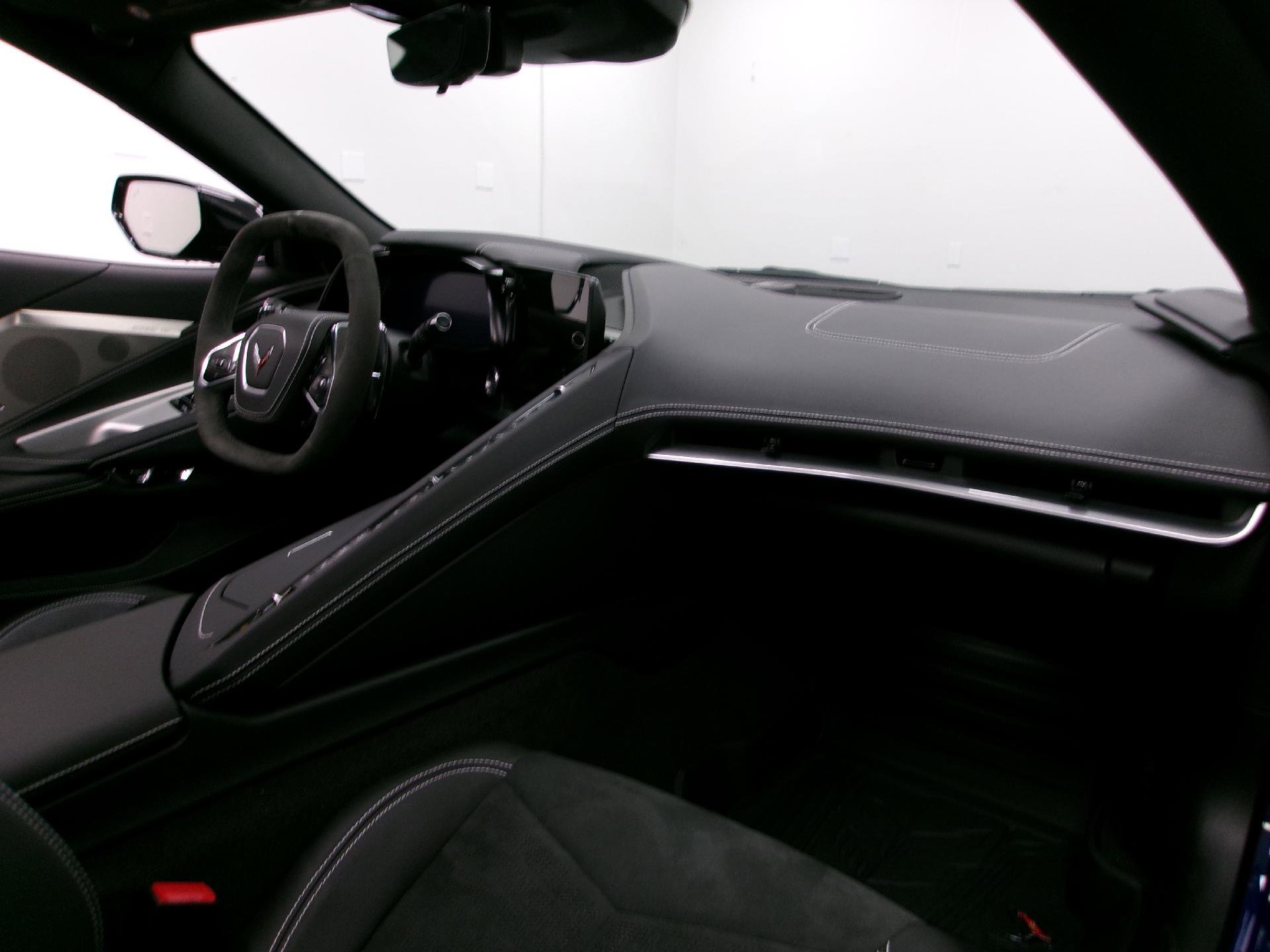 Used 2025 Chevrolet Corvette Stingray Preferred Cpe w/ Z51 Performance Package image 3