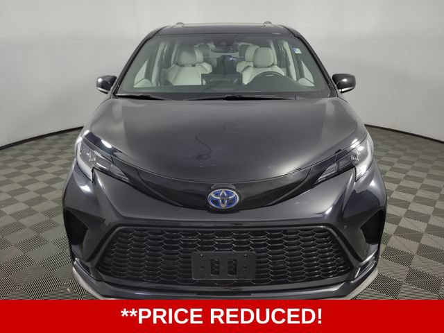 Used 2025 Toyota Sienna XSE w/ XSE Plus Package AWD/4WD image 2