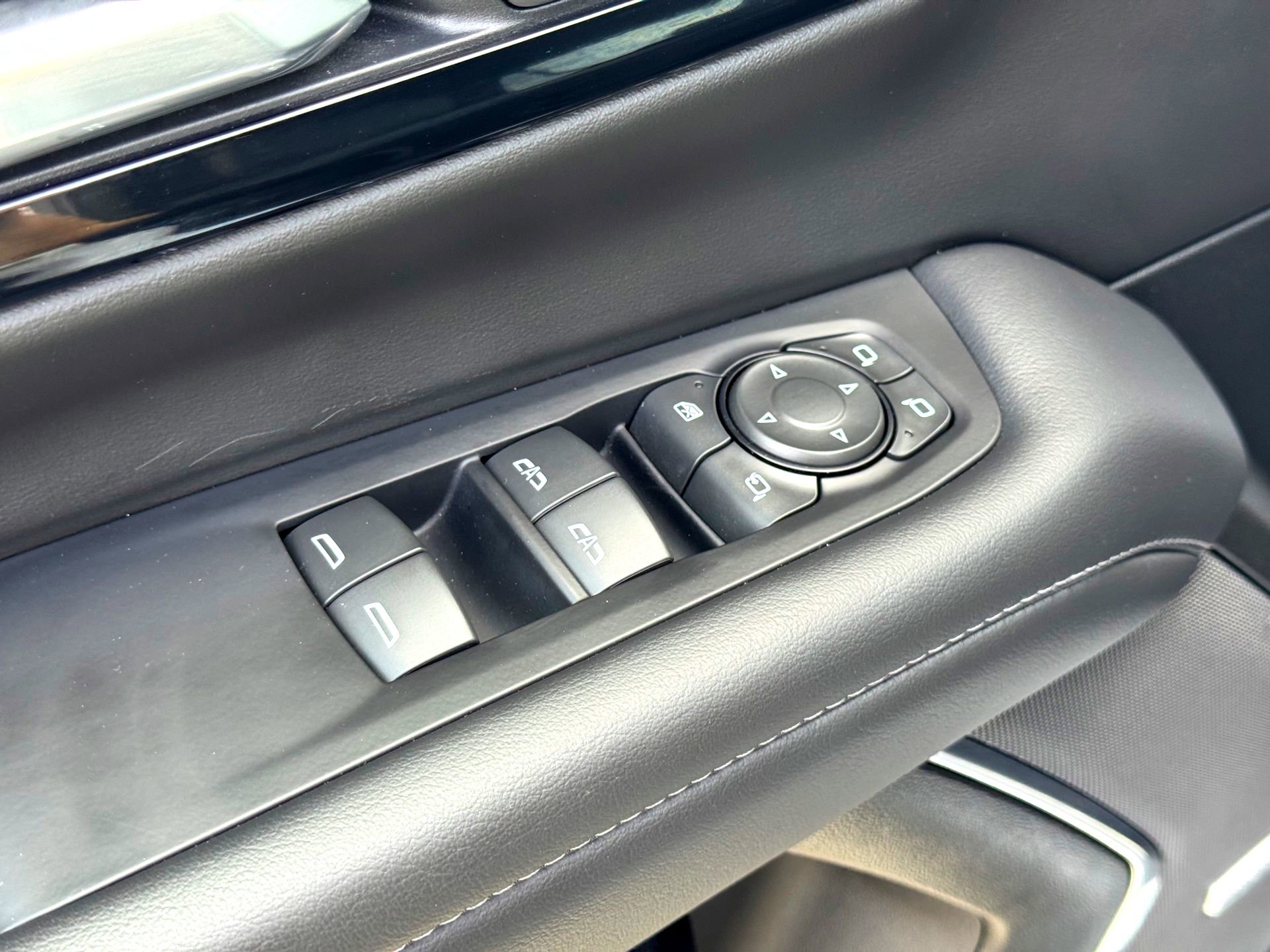 Used 2025 Chevrolet Tahoe LT w/ Comfort Package image 16