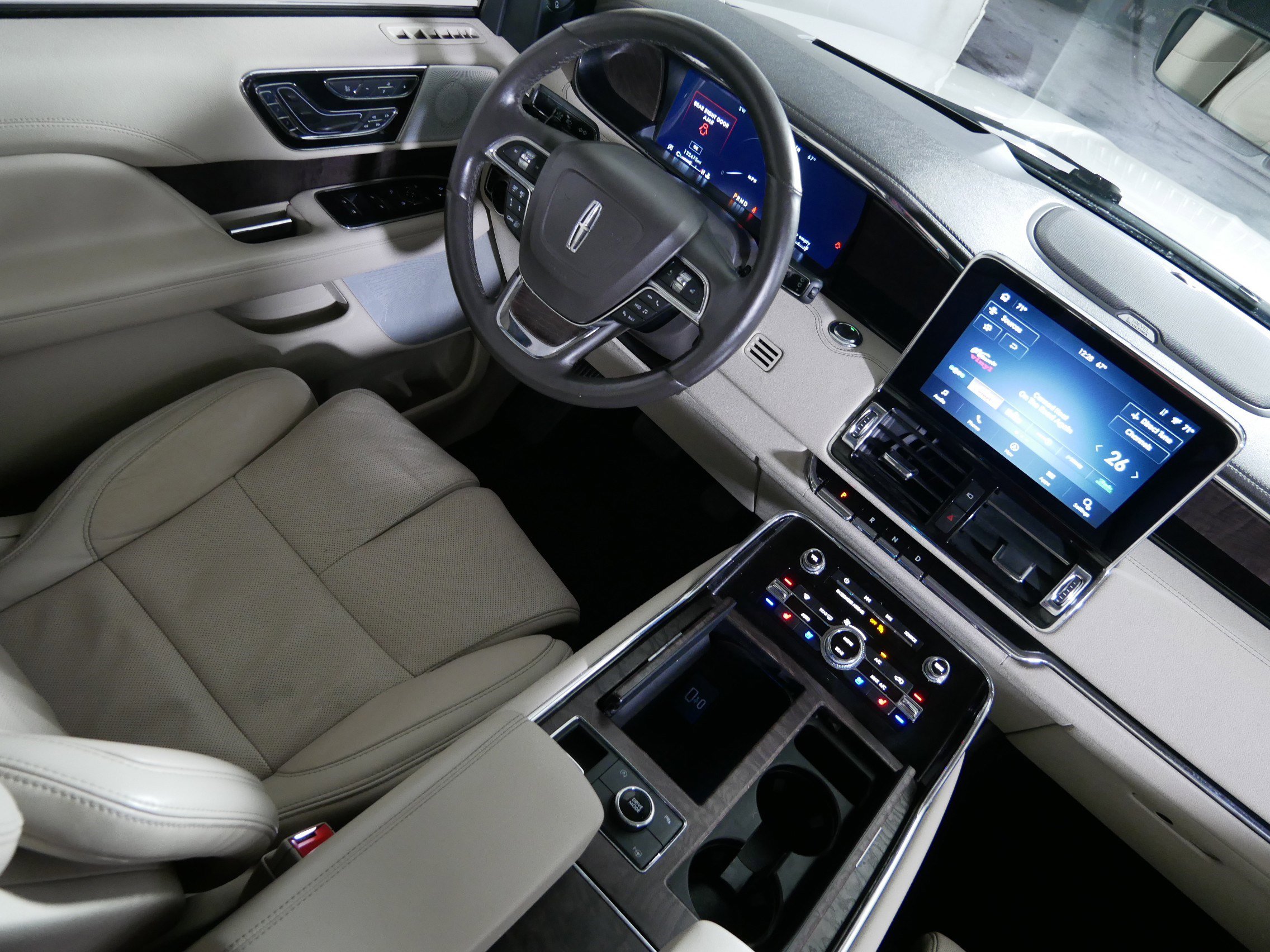 Used 2021 Lincoln Navigator L Reserve image 10